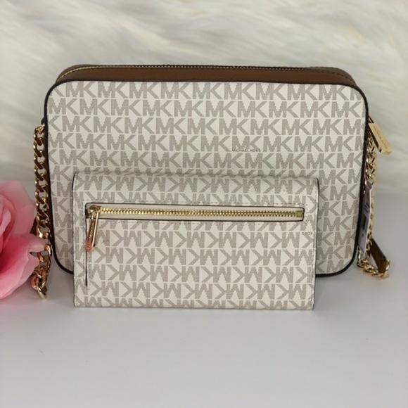 ❤️ Michael Kors Crossbody and Wallet Vanilla - Picture 2 of 8